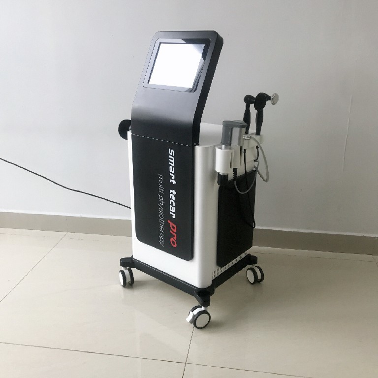 Αθλητικό injuiry Shockwave μηχανή θεραπείας με το μασάζ Tecar για την ανακούφιση πόνου σωμάτων